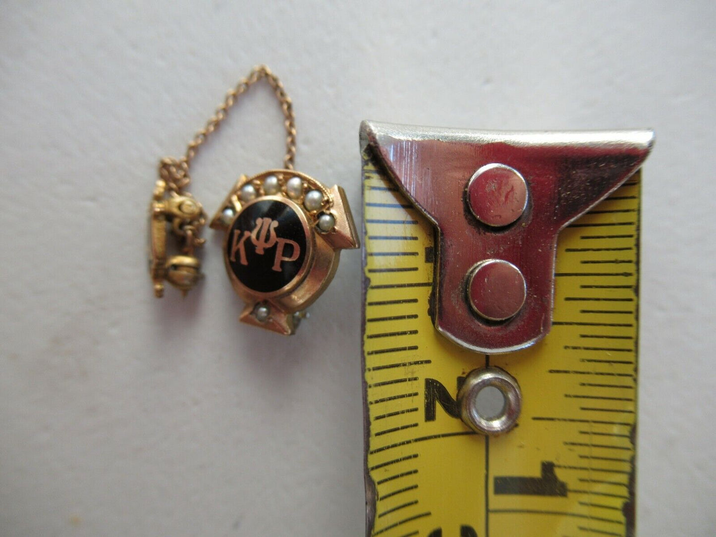 USA FRATERNITY PIN KAPPA PSI RHO. MADE IN GOLD. NAMED. MARKED. 1482