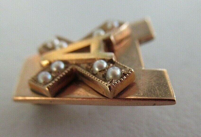 USA FRATERNITY PIN ALPHA CHI ALPHA. MADE IN GOLD. 1410