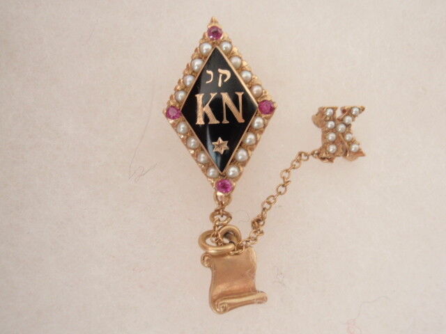 USA FRATERNITY PIN KAPPA NU. MADE IN GOLD 5.28GR! NAMED. 1957. 119