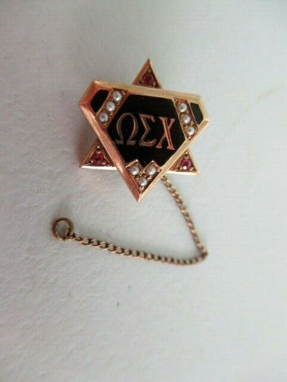 USA FRATERNITY PIN OMEGA SIGMA CHI. MADE IN GOLD 10K. NAMED. NUMBERED