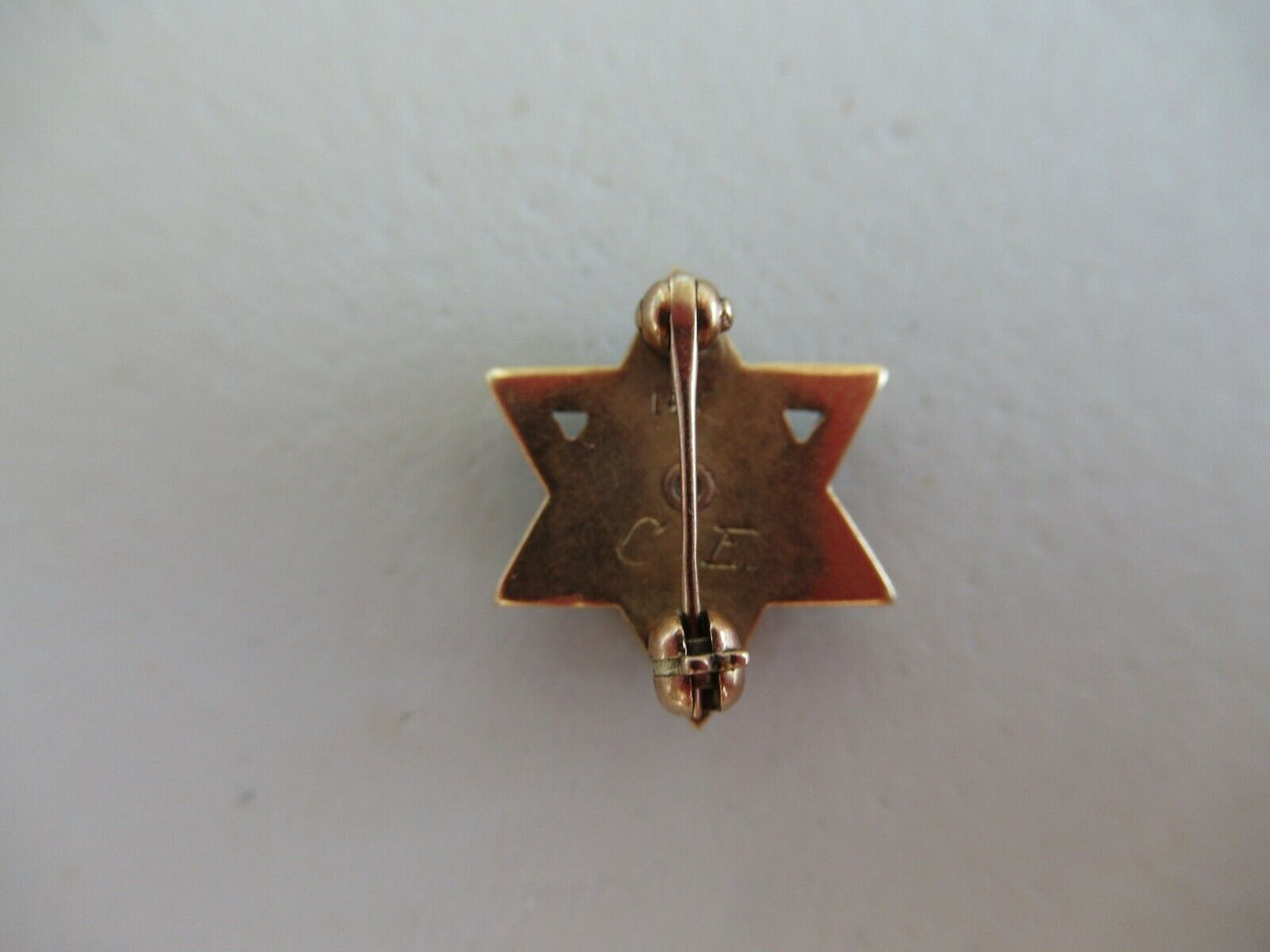 USA FRATERNITY PIN MU KAPPA ALPHA. MADE IN GOLD 14K. NAMED. 832