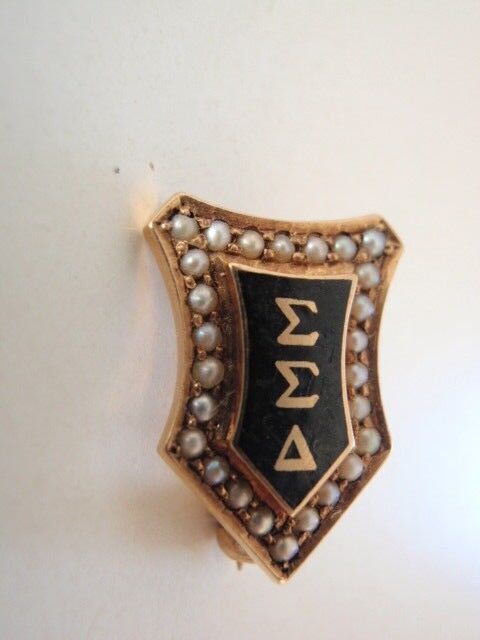 USA FRATERNITY PIN SIGMA SIGMA DELTA. MADE IN GOLD. PEARLS. 298