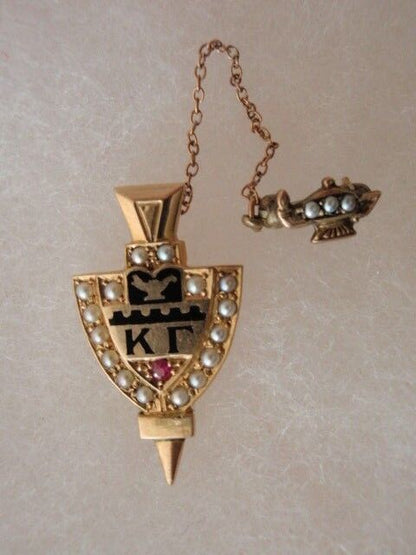 USA FRATERNITY PIN KAPPA GAMMA. MADE IN GOLD. NAMED & DATED. 114