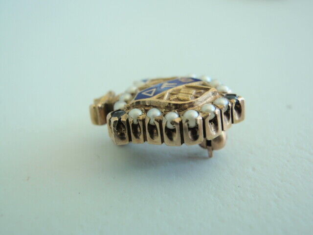 USA FRATERNITY PIN DELTA PI PHI. MADE IN GOLD. RUBIES. NAMED. MARKED.