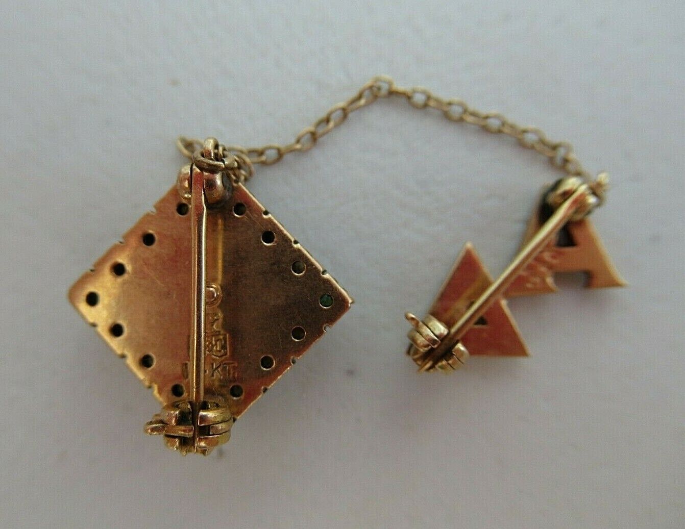 美国兄弟会 PIN PHI ALPHA SIGMA。 14K 金制成。红宝石。已标记。