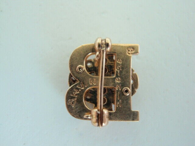 USA FRATERNITY PIN PHI BETA. MADE IN GOLD. NAMED AND DATED 1928. RARE!