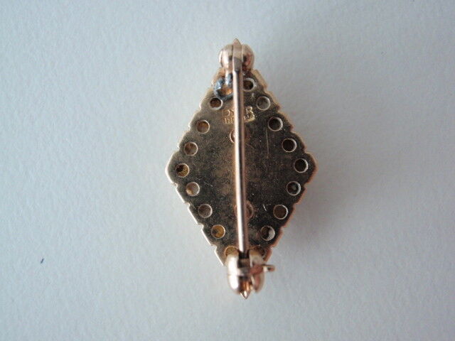USA FRATERNITY PIN DELTA SIGMA. MADE IN GOLD. 3.28GR.  PEARLS. MARKED.