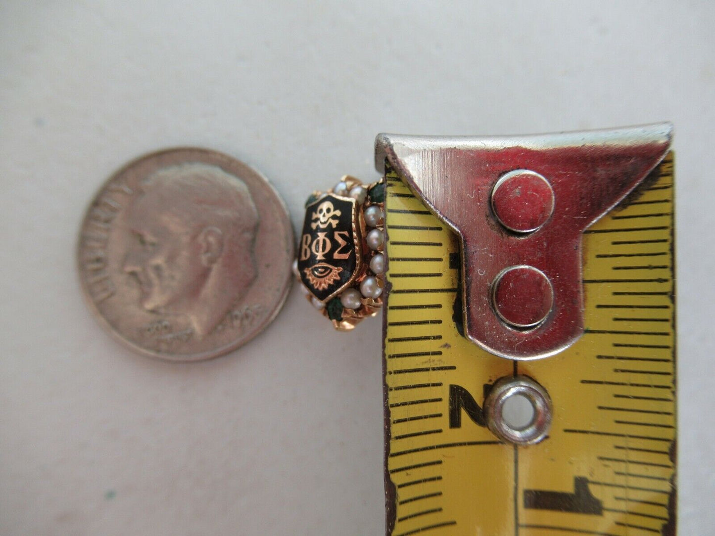 USA FRATERNITY PIN BETA PHI SIGMA. MADE IN GOLD. RUBIES. DATED 1913. N