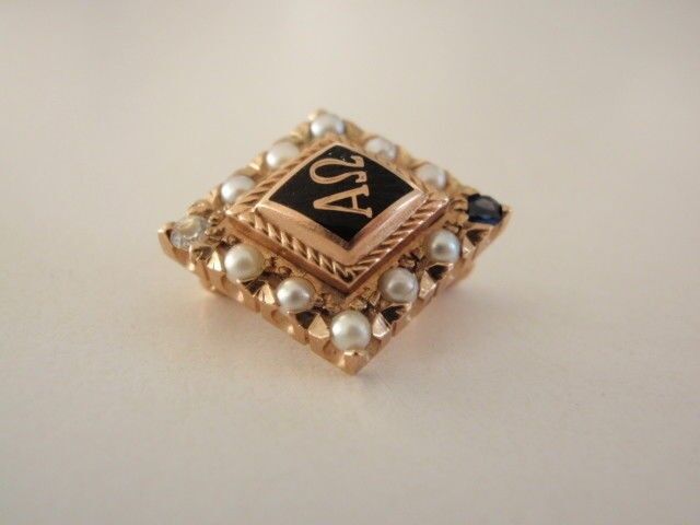 USA FRATERNITY PIN ALPHA OMEGA. MADE IN GOLD 4.33G DIAMOND & SAPPHIRE.