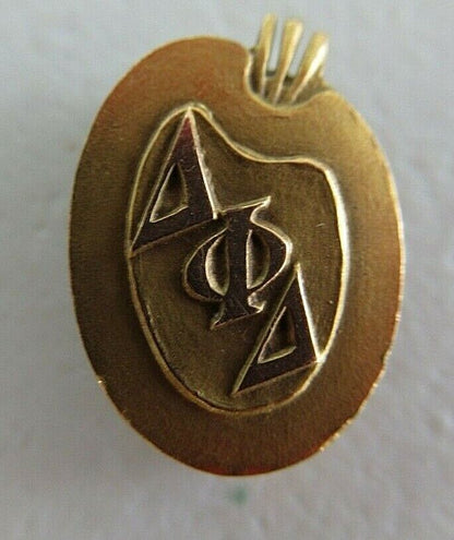 USA FRATERNITY PIN DELTA PHI DELTA. MADE IN GOLD. 1937. NAMED. MARKED.