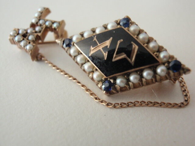 USA FRATERNITY CHI SIGMA. MADE IN GOLD. PEARLS. NAMED. 349