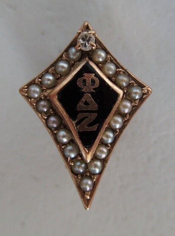 USA FRATERNITY PIN PHI DELTA ZETA. MADE IN GOLD 10K. DIAMOND! NAMED. 1