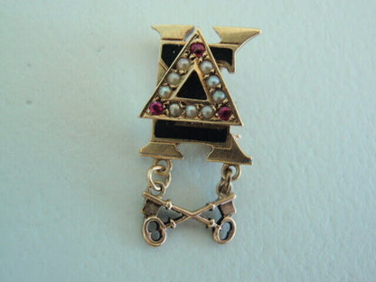 USA FRATERNITY PIN DELTA SIGMA KAPPA. MADE IN GOLD. DATE 1934. NAMED/M