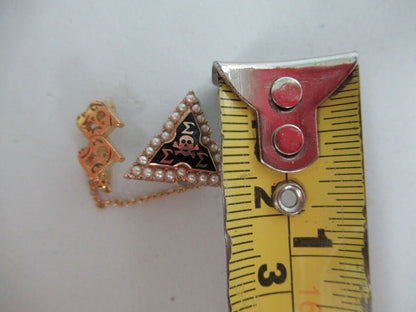 USA FRATERNITY PIN SIGMA  SIGMA SIGMA. MADE IN GOLD 10K. NUMBERED. NAM