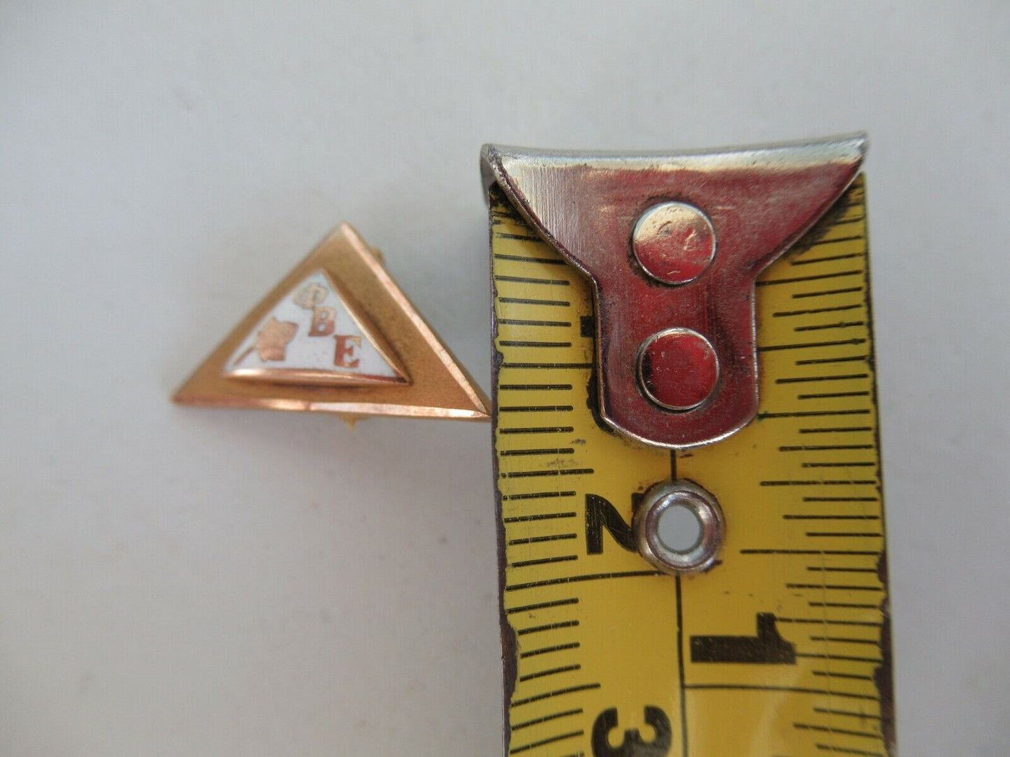 USA FRATERNITY PIN PHI BETA EPSILON. MADE IN GOLD 1966 NAMED. CAMBRIDG