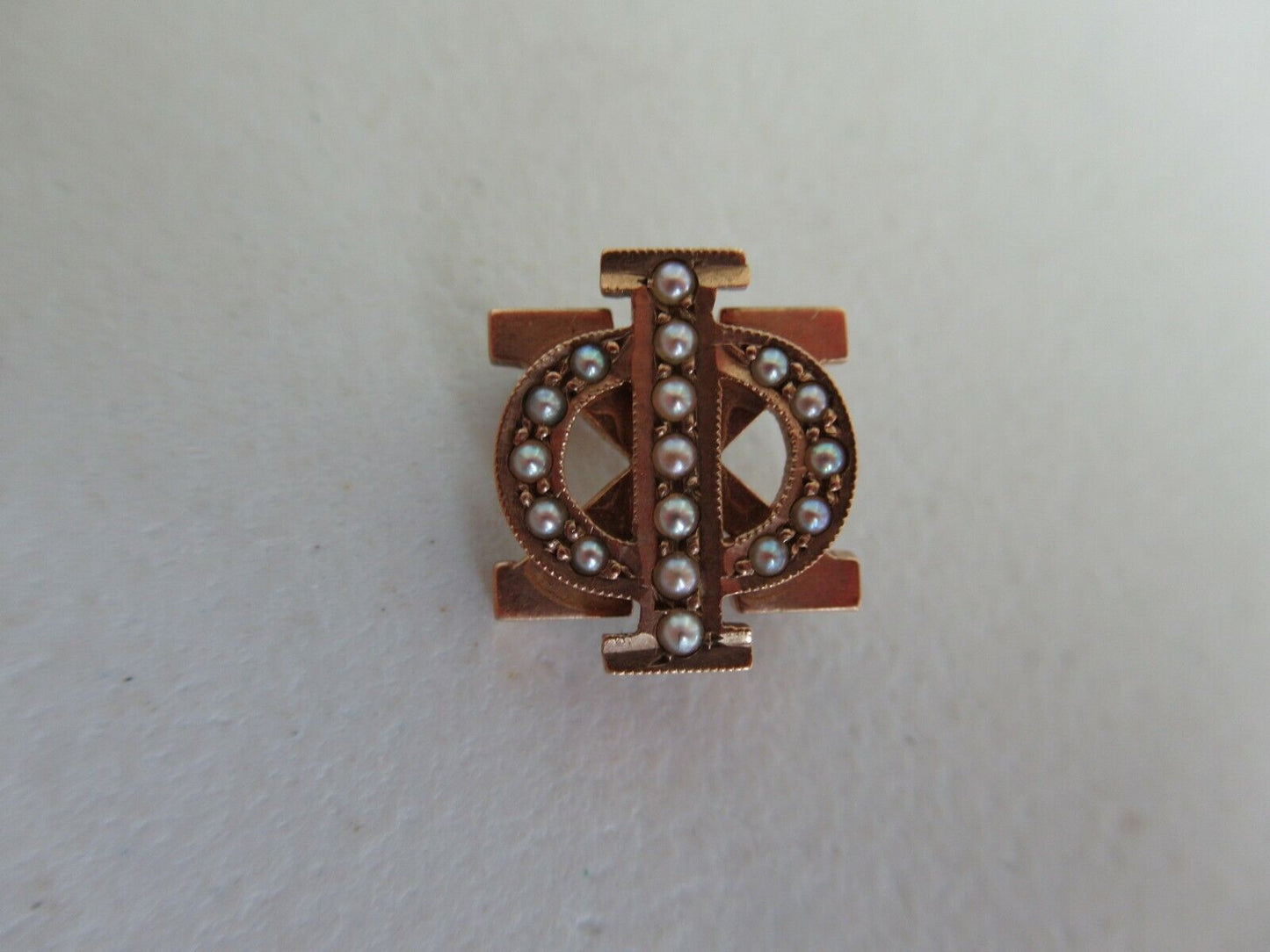 USA FRATERNITY PIN PHI CHI. MADE IN GOLD. 915