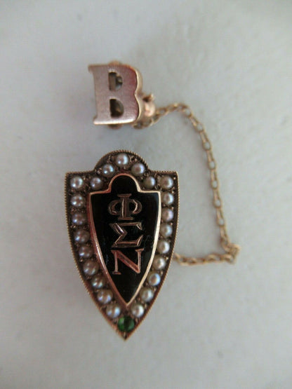 USA FRATERNITY PIN PHI SIGMA NU. MADE IN GOLD 10K. 1963. NAMED. MARKED