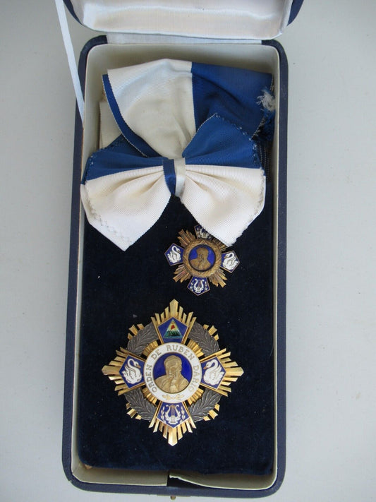 尼加拉瓜鲁本·达里奥大十字勋章套装。银/镀金。盒装。 RA