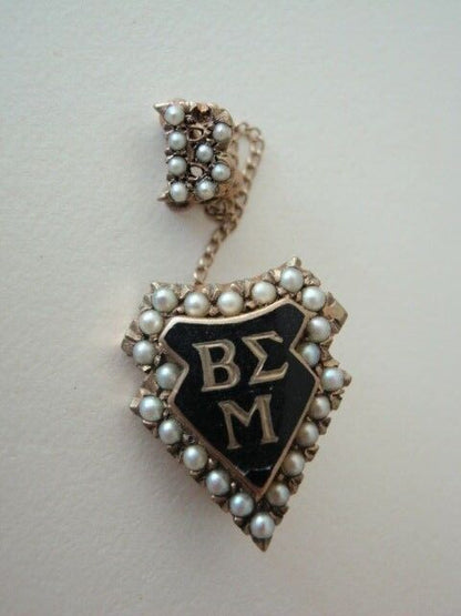 USA FRATERNITY PIN BETA SIGMA MU. MADE IN GOLD. PEARLS. 1936. NAMED. 3