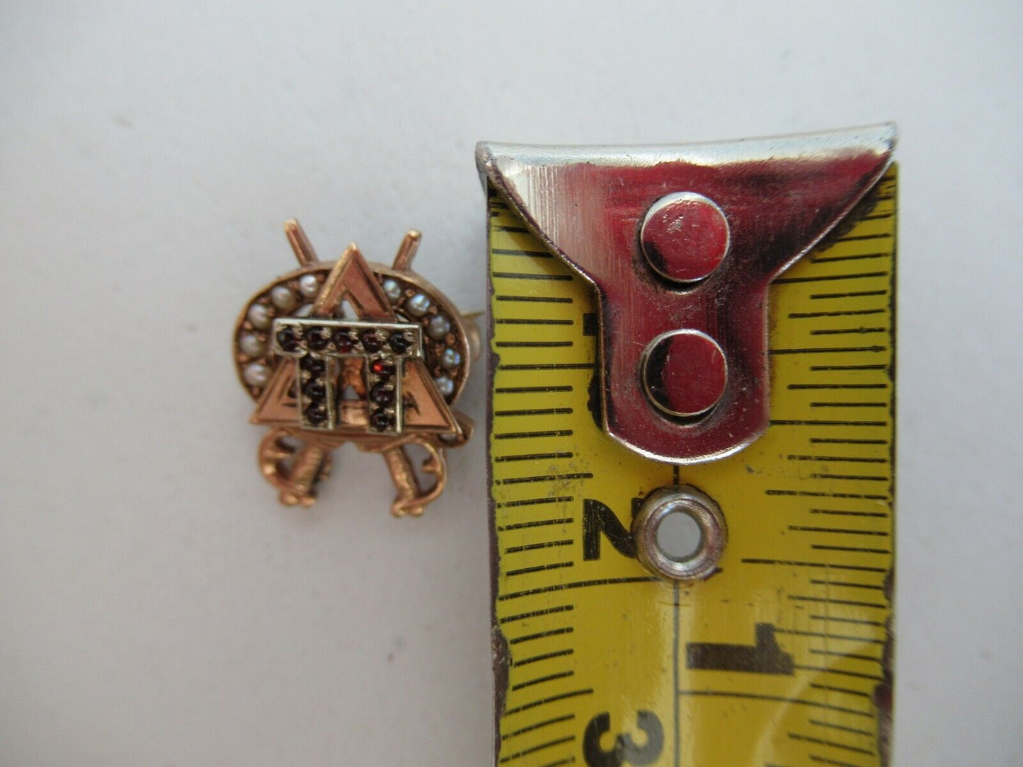USA FRATERNITY PIN PI DELTA. MADE IN GOLD. 1595