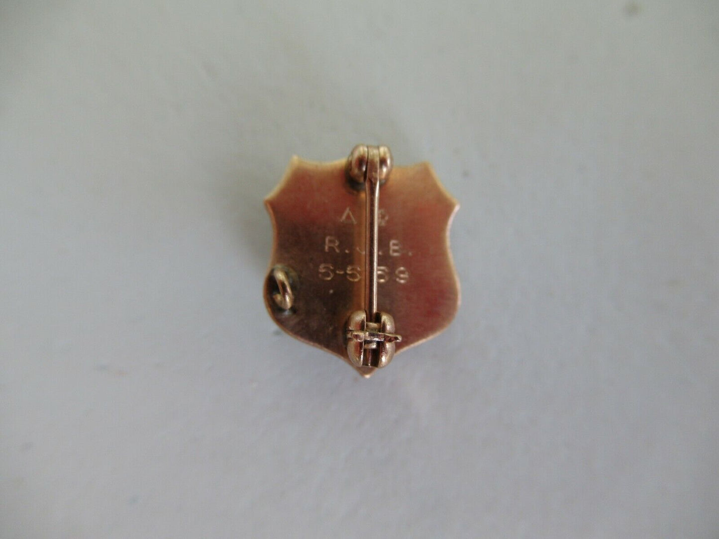 USA FRATERNITY PIN PHI THETA PI. MADE IN GOLD. 1959. NAMED. 923