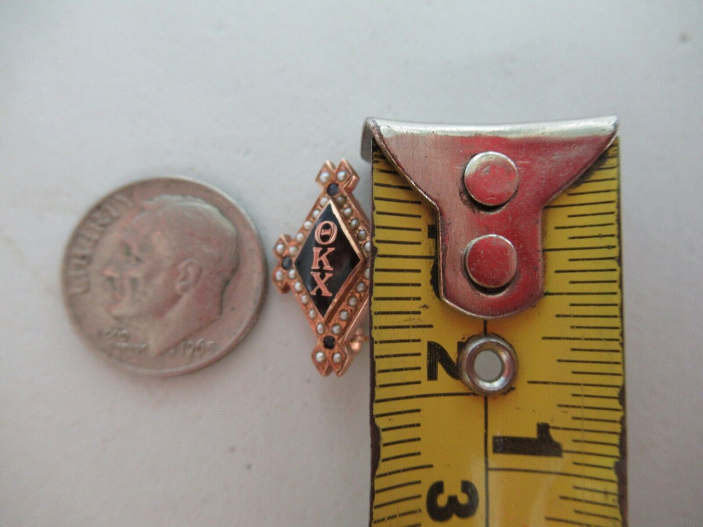 USA FRATERNITY PIN THETA KAPPA CHI. MADE IN GOLD 10K. RUBIES. 985