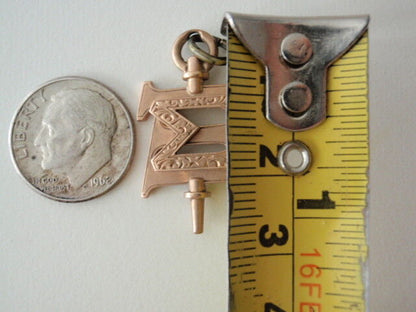 USA FRATERNITY PIN SIGMA KEY. MADE IN GOLD. 3.7GR! 1916. NAMED. IND UN