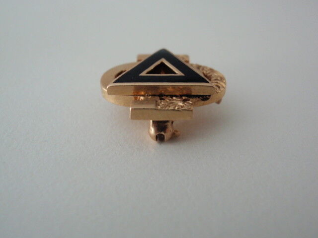 USA FRATERNITY PIN PHI DELTA PHI. MADE IN GOLD. 339