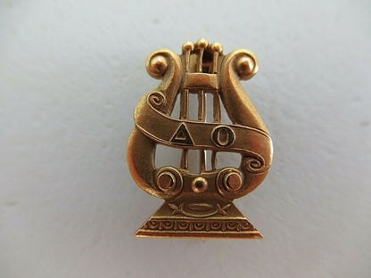 USA FRATERNITY PIN DELTA OMICRON. MADE IN GOLD 14K. MARKED. 1361