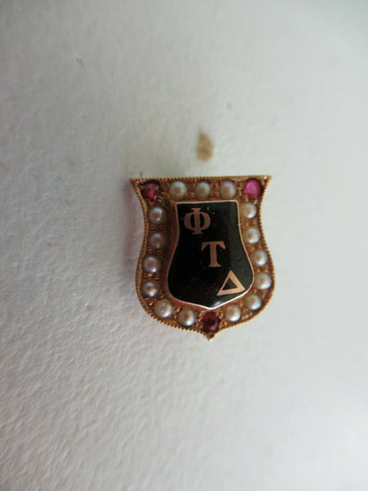 USA FRATERNITY PIN PHI TAU DELTA. MADE IN GOLD 10K. RUBIES. MARKED. 92