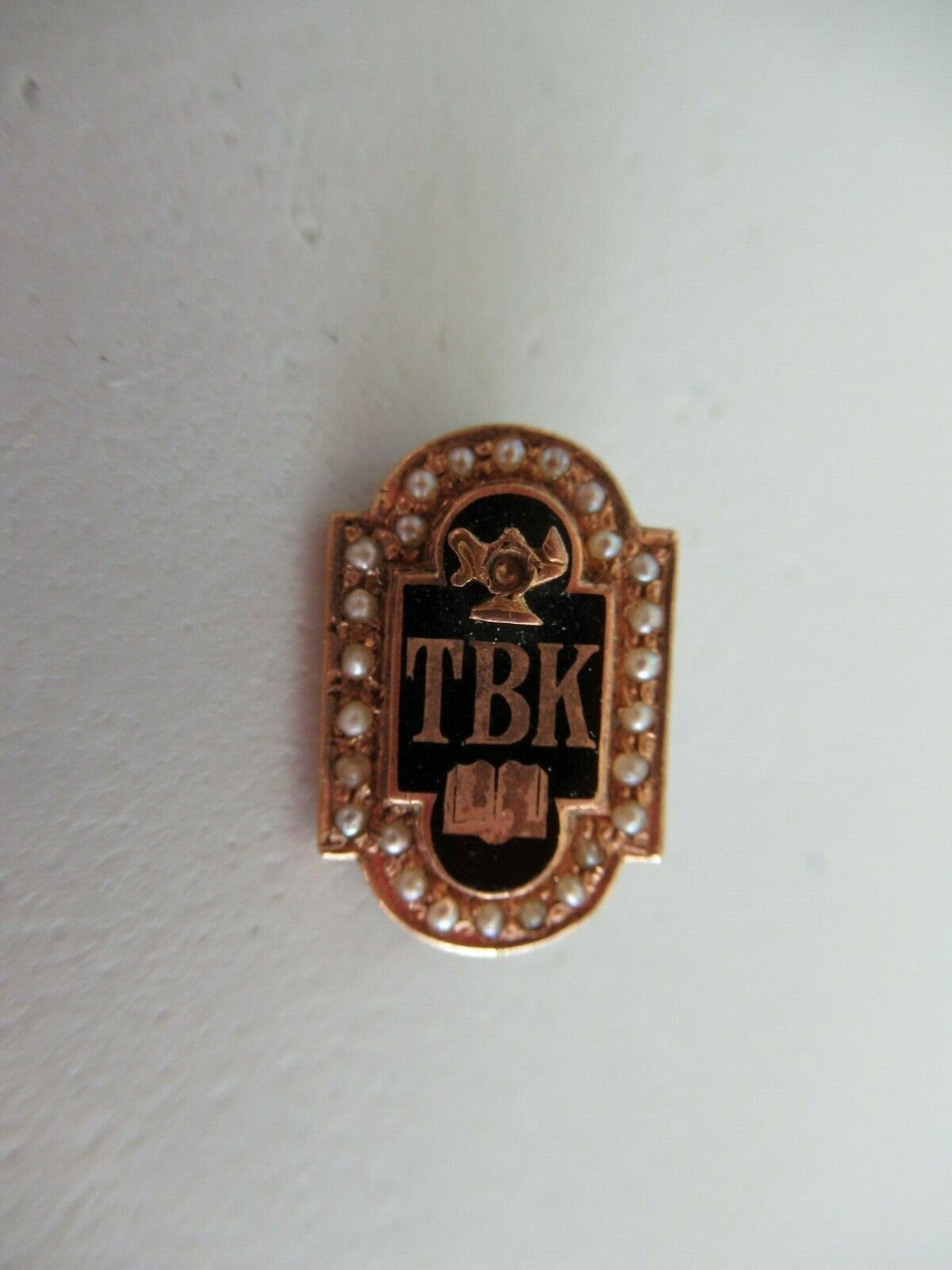 USA FRATERNITY PIN TAU BETA KAPPA. MADE IN GOLD. NAMED. MARKED. 786