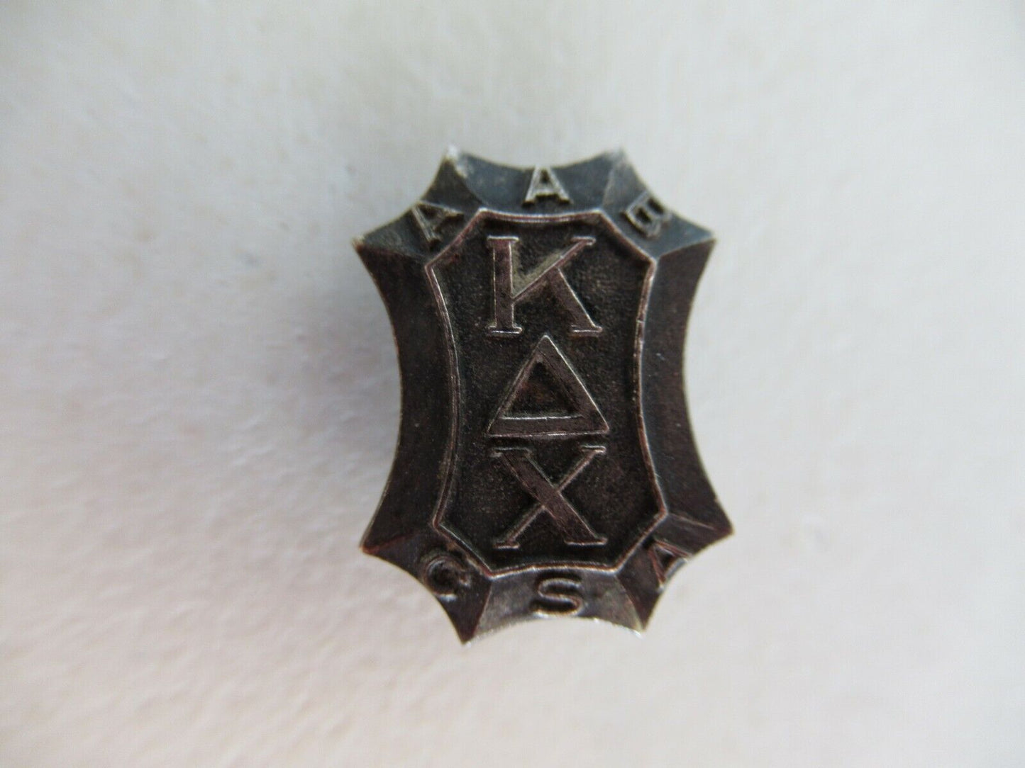 USA FRATERNITY PIN KAPPA DELTA CHI. MADE IN SILVER. 813