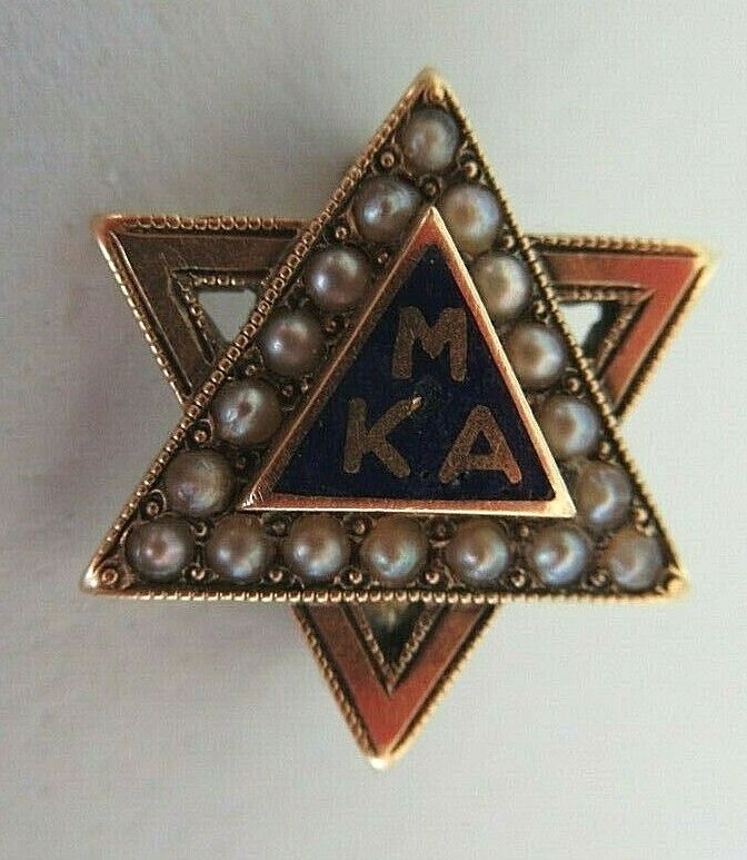 USA FRATERNITY PIN MU KAPPA ALPHA. MADE IN GOLD 14K. NAMED. 832