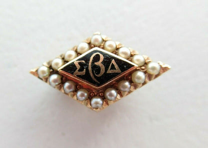 USA FRATERNITY PIN SIGMA BETA DELTA. MADE IN GOLD. 1574