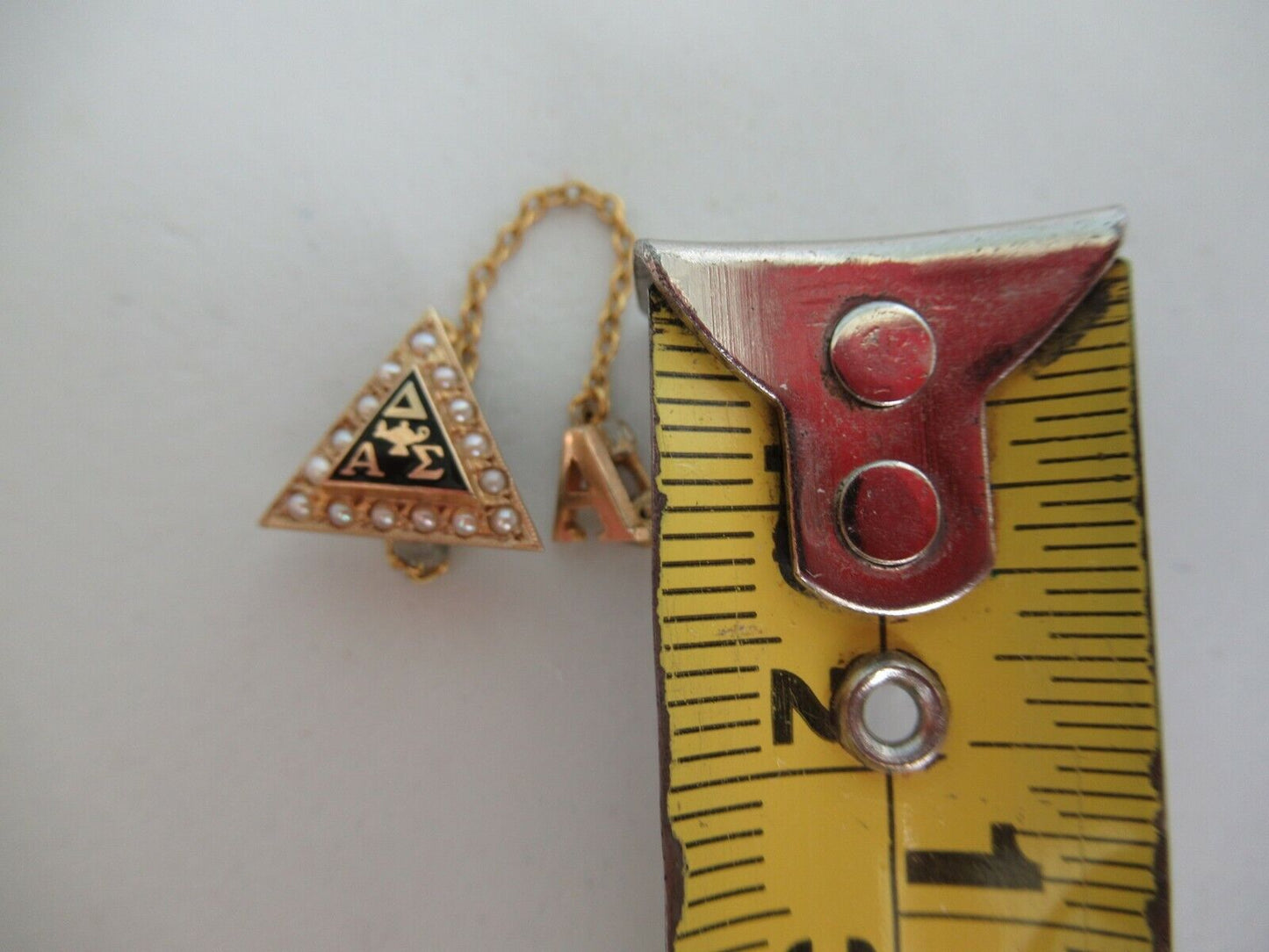 USA FRATERNITY PIN DELTA ALPHA SIGMA. MADE IN GOLD 10K. NAMED. MARKED.