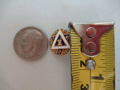 USA FRATERNITY PIN GAMMA SIGMA PHI. MADE IN GOLD 14K. NAMED. MARKED. 8