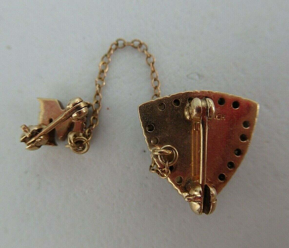 USA FRATERNITY SWEETHEART PIN. MADE IN GOLD 10K. RUBIES. MARKED. 1677