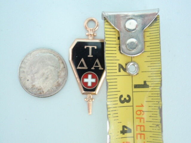 USA FRATERNITY PIN TAU DELTA ALPHA . MADE IN GOLD NAMED & DATED 1949.
