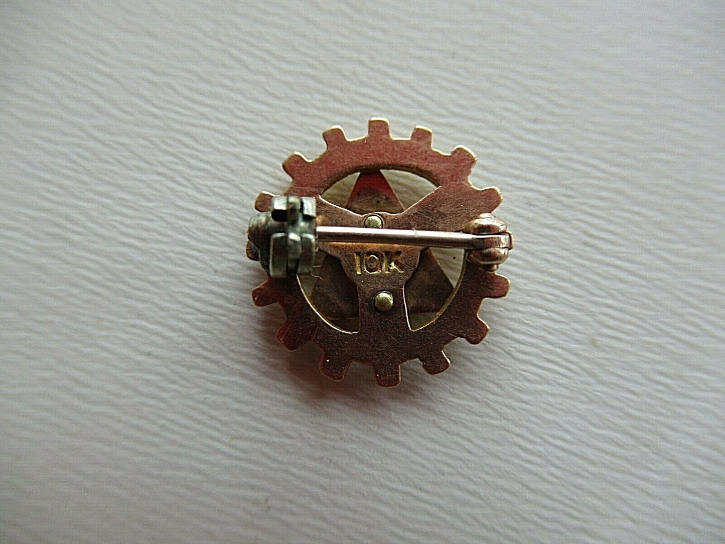 USA FRATERNITY PIN TAU DELTA SIGMA. MADE IN GOLD 10K. 1310