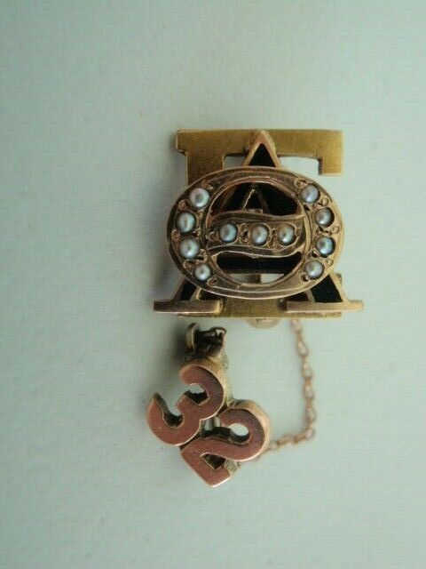 USA FRATERNITY PIN THETA ALPHA EPSILON. MADE IN GOLD 10K. NAMED. 690