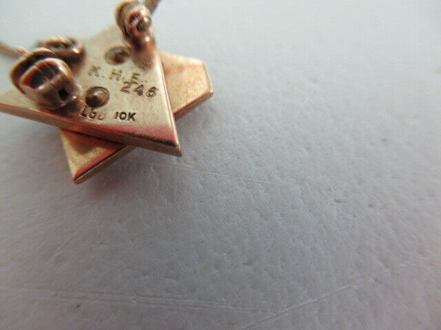 USA FRATERNITY PIN OMEGA SIGMA CHI. MADE IN GOLD 10K. NAMED. NUMBERED