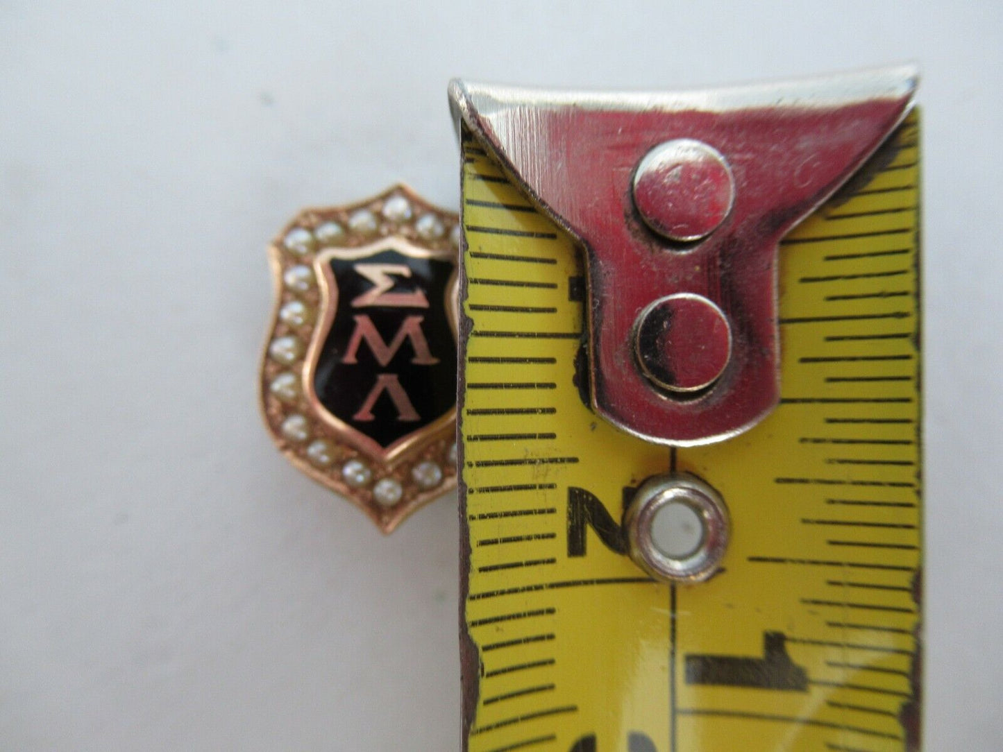 USA FRATERNITY PIN SIGMA MU LAMBDA. MADE IN GOLD 10K. MARKED. 1520