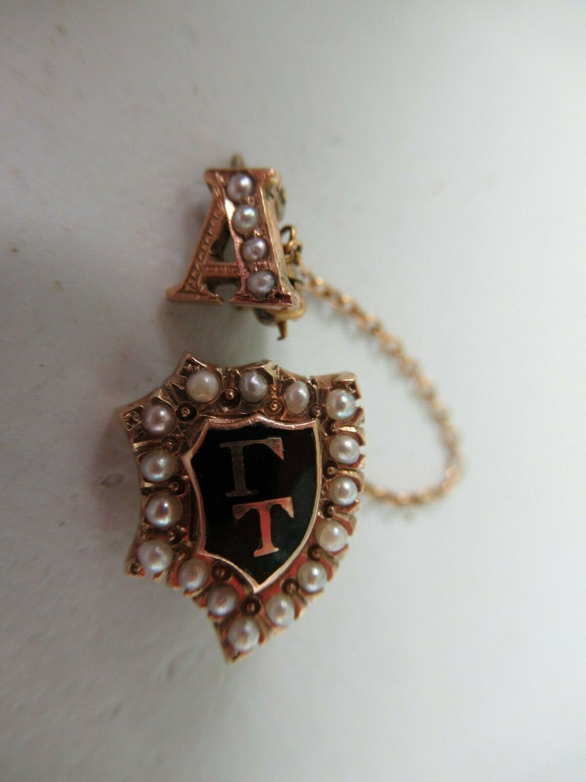 USA FRATERNITY PIN GAMMA TAU. MADE IN GOLD 10K. NAMED. 779