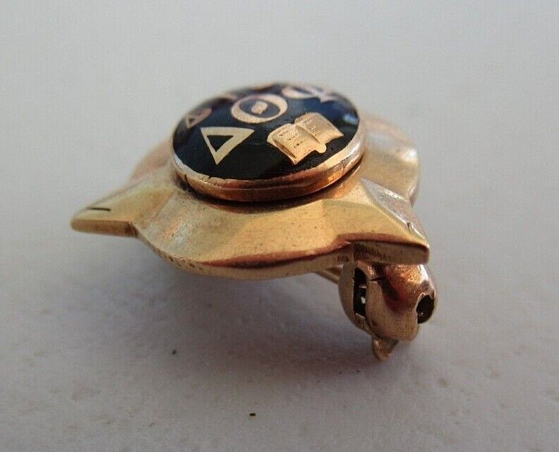 USA FRATERNITY PIN DELTA THETA PHI. MADE IN GOLD. MARKED. 1829