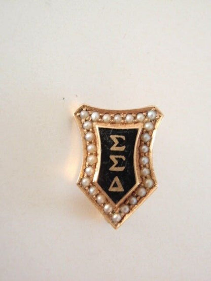 USA FRATERNITY PIN SIGMA SIGMA DELTA. MADE IN GOLD. PEARLS. 298