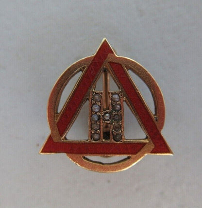 美国兄弟会 PIN DELTA ETA OMICRON。 14K 金制成。已标记。 1828