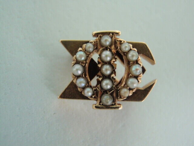 USA FRATERNITY PIN SIGMA PHI SIGMA. MADE IN GOLD. NAMED. #102. ALPHA C