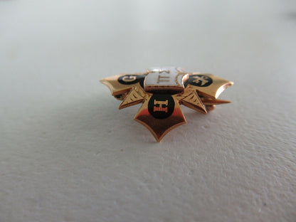 USA FRATERNITY PIN PI SIGMA TAU. MADE IN GOLD. DATED 1907. NAMED. 1030