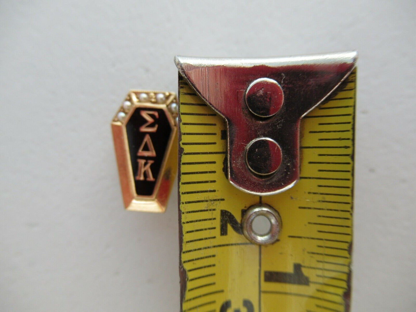 USA FRATERNITY PIN SIGMA DELTA KAPPA. MADE IN GOLD. NAMED. MARKED. GAM