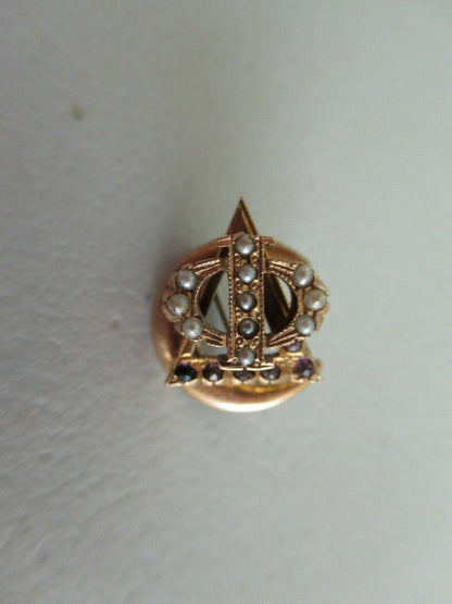USA FRATERNITY PIN PHI DELTA. MADE IN GOLD. 917